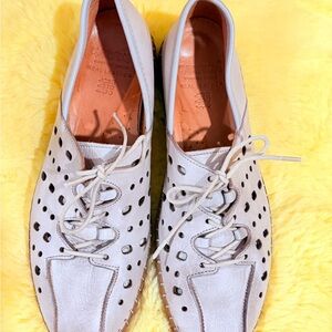 Women's Cream Leather Shoes